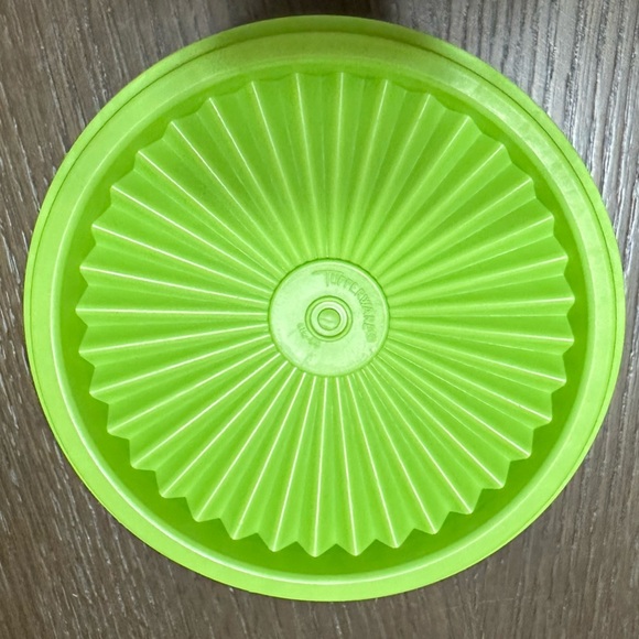 Vintage Tupperware Servalier Canister 1297, Small Green Accordion Lid - Picture 2 of 8